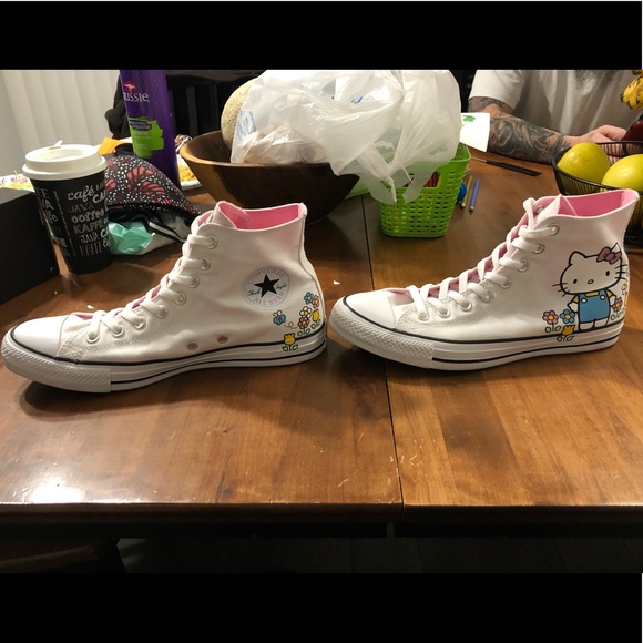 Size 9 Hello kitty converse limited edition vnds - Picture 1 of 5